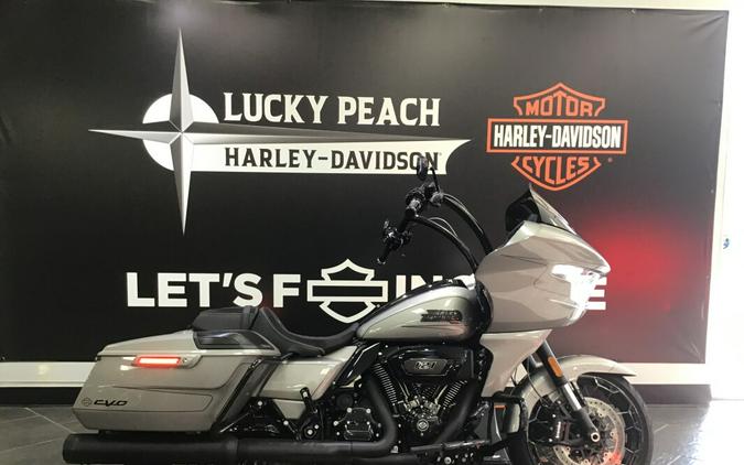 2023 Harley-Davidson® CVO™ Road Glide® Dark Platinum w/Pinstripe