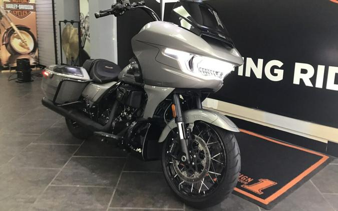 2023 Harley-Davidson® CVO™ Road Glide® Dark Platinum w/Pinstripe
