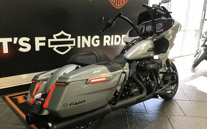 2023 Harley-Davidson® CVO™ Road Glide® Dark Platinum w/Pinstripe
