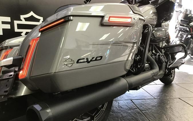 2023 Harley-Davidson® CVO™ Road Glide® Dark Platinum w/Pinstripe