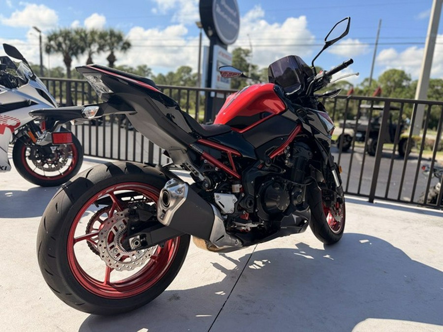 2024 Kawasaki Z900 ABS Candy Persimmon RedEbony