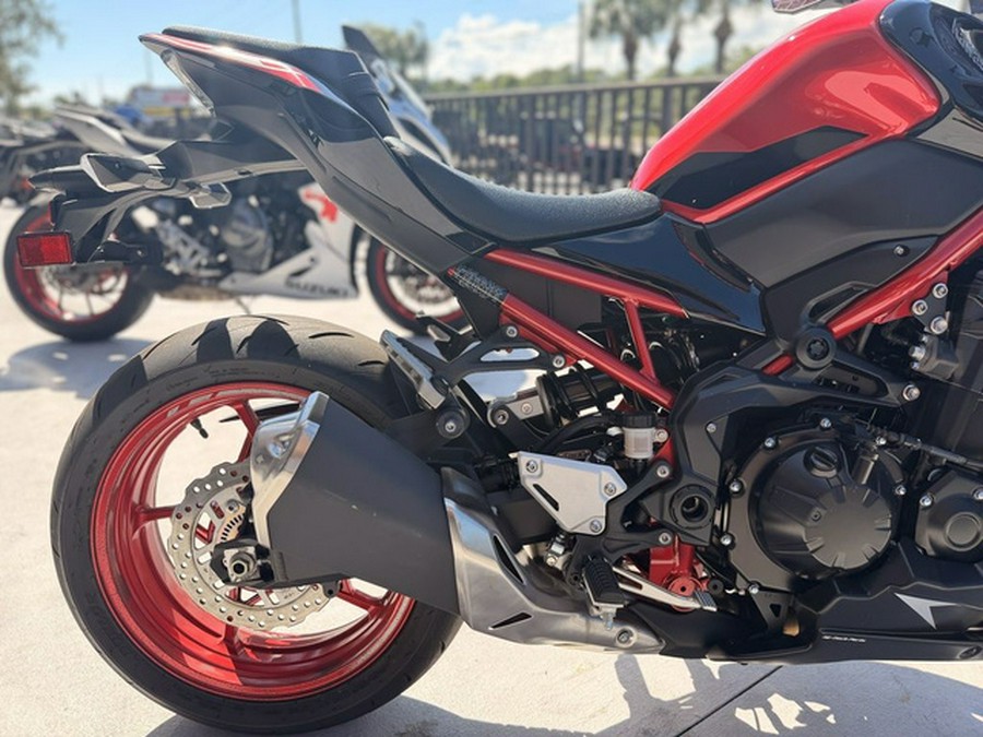 2024 Kawasaki Z900 ABS Candy Persimmon RedEbony