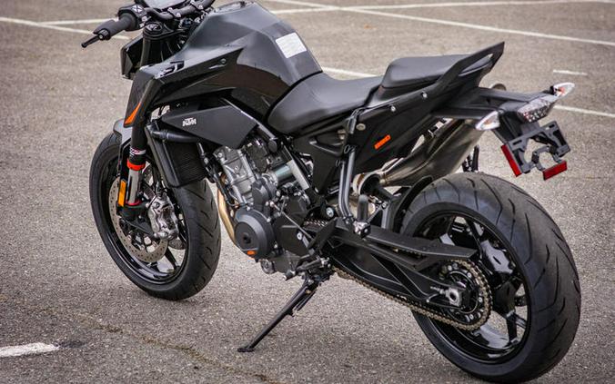 2021 KTM 890 Duke First Look Preview