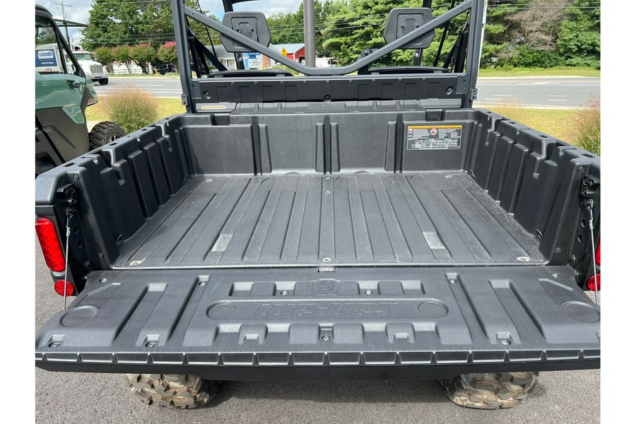 2025 Can-Am Defender HD9