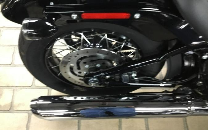 2025 Harley-Davidson® Street Bob® Vivid Black w/Laced Wheels