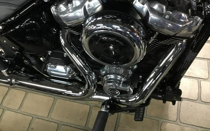 2025 Harley-Davidson® Street Bob® Vivid Black w/Laced Wheels