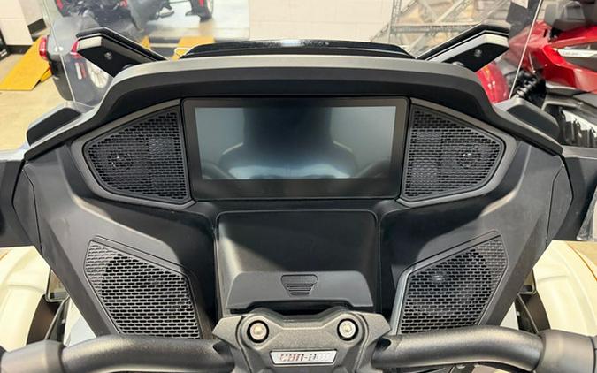 2026 Can-AM RD SPYDER RT STS 1330 SE6 WH SE 26