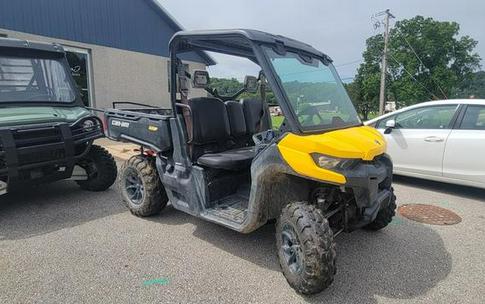 2017 Can-Am® Defender DPS™ HD8