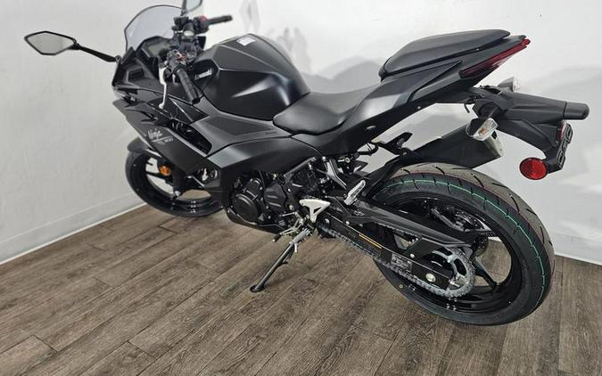 2026 Kawasaki Ninja® 500 ABS Metallic Flat Spark Black