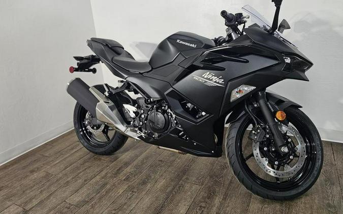 2026 Kawasaki Ninja® 500 ABS Metallic Flat Spark Black