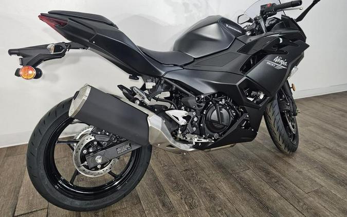 2026 Kawasaki Ninja® 500 ABS Metallic Flat Spark Black