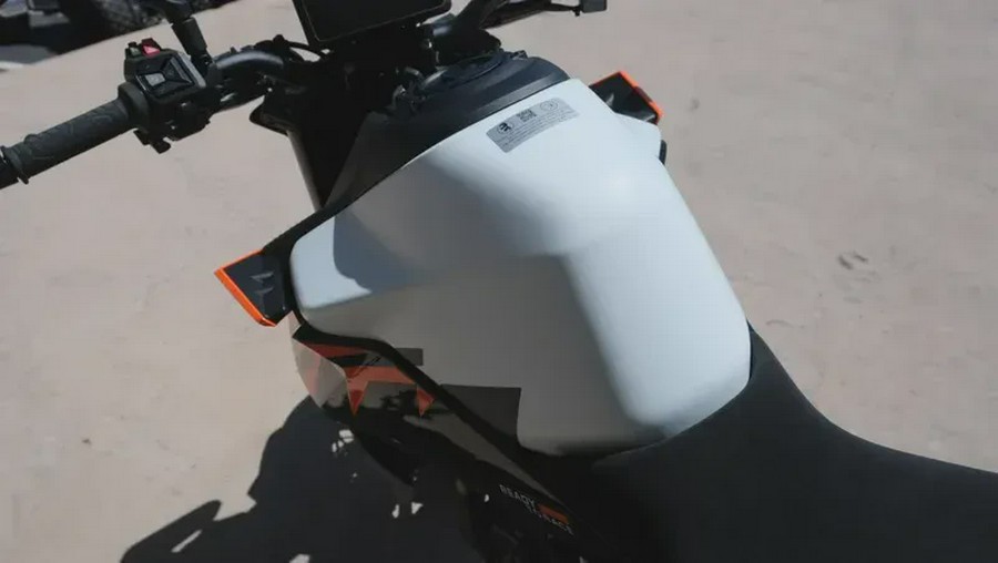 2027 KTM 990 DUKE
