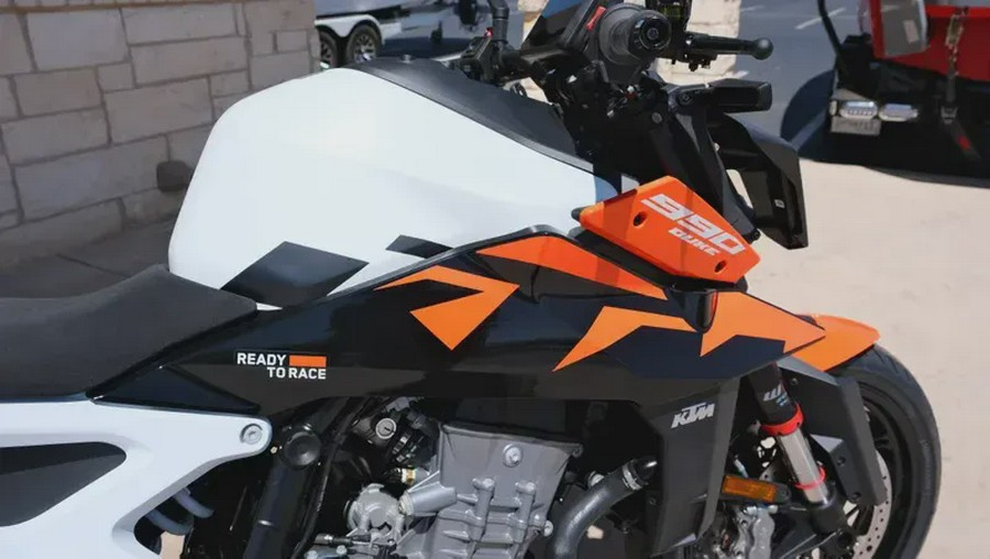 2027 KTM 990 DUKE