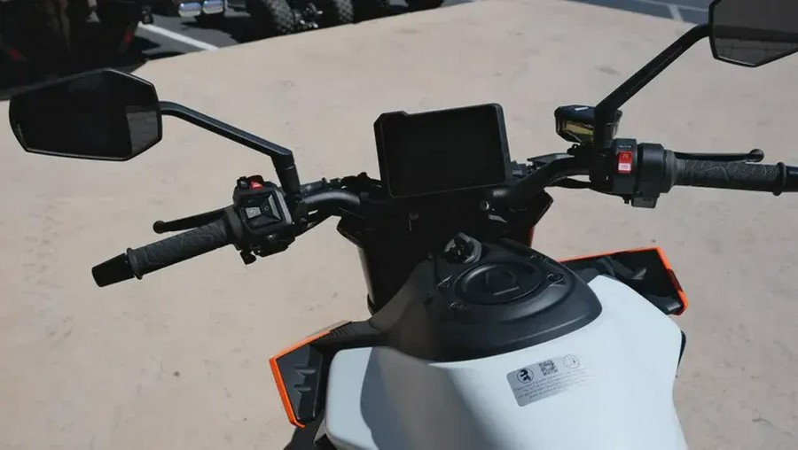2027 KTM 990 DUKE