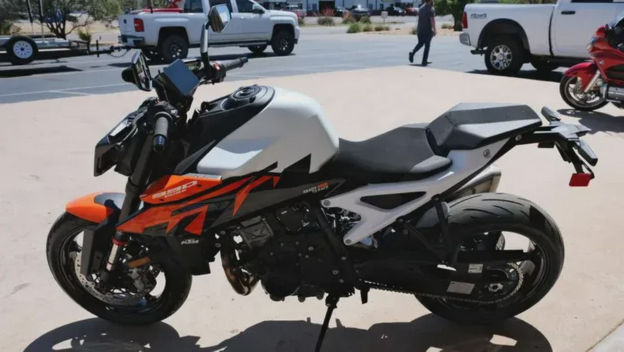 2027 KTM 990 DUKE