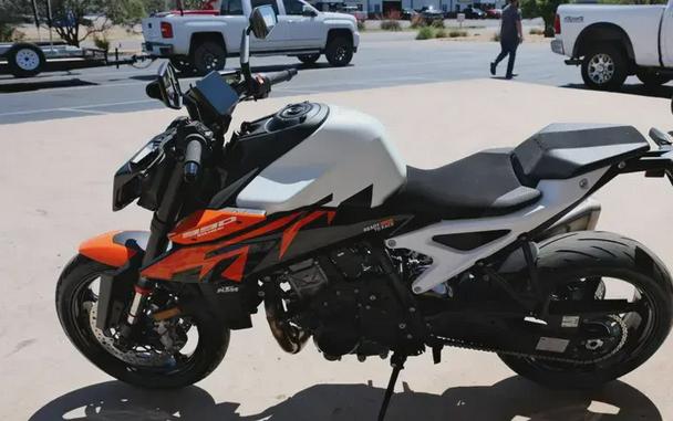 2027 KTM 990 DUKE