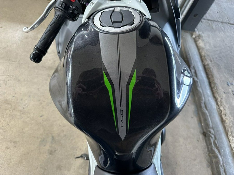 2022 Kawasaki Ninja 650 ABS KRT Edition
