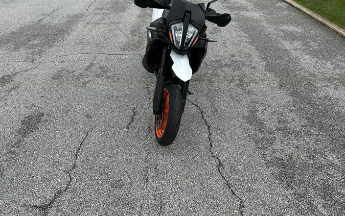 2024 KTM 890 SMT