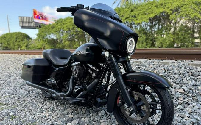 2015 Harley-Davidson® FLHXS - Street Glide® Special