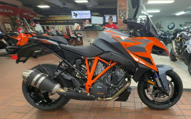 2023 KTM 1290 SUPER DUKE GT