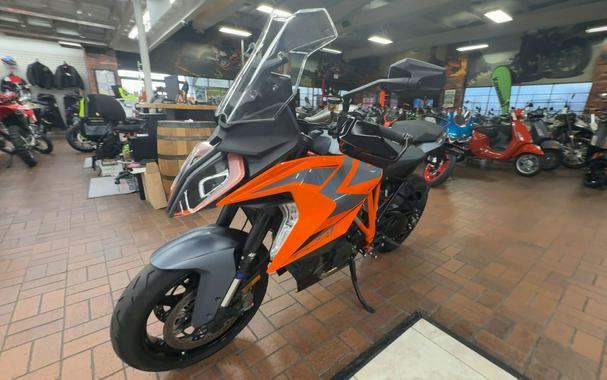 2023 KTM 1290 SUPER DUKE GT