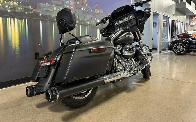 2017 Harley-Davidson FLHX - Street Glide