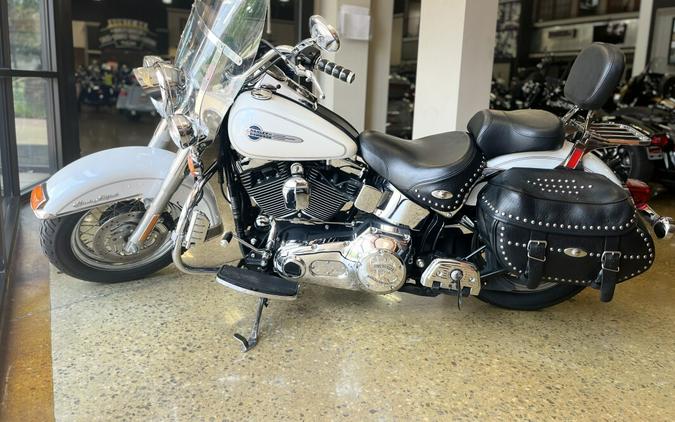 2004 Harley-Davidson Heritage Softail® Classic Glacier White Pearl