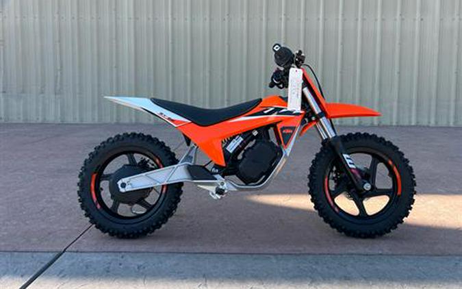 FIRST LOOK! THE ALUMINUM FRAMED 2024 KTM SX-E 2 IS COMING SOON