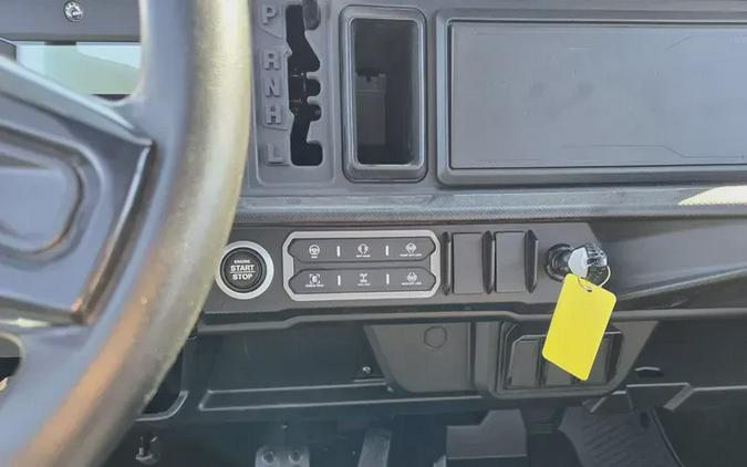 2026 CAN-AM DEFENDER MAX X MR HD11 WITH HALF DOORS