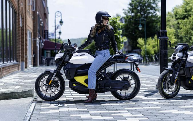 2026 Can-Am Pulse® Base