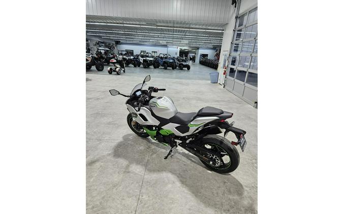 2024 Kawasaki Ninja® 7 Hybrid ABS