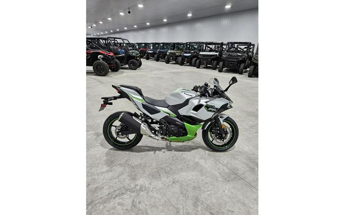 2024 Kawasaki Ninja® 7 Hybrid ABS