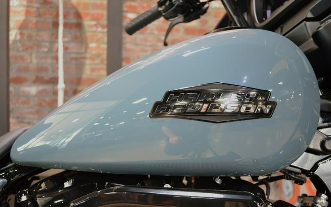 2024 Harley-Davidson Street Glide® Sharkskin Blue - Black Finish