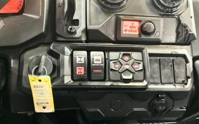 2023 Can-Am Defender MAX LONE STAR CAB HD10