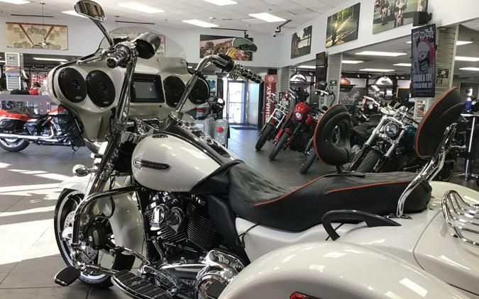 2019 Harley-Davidson® Freewheeler® Bonneville Salt Pearl