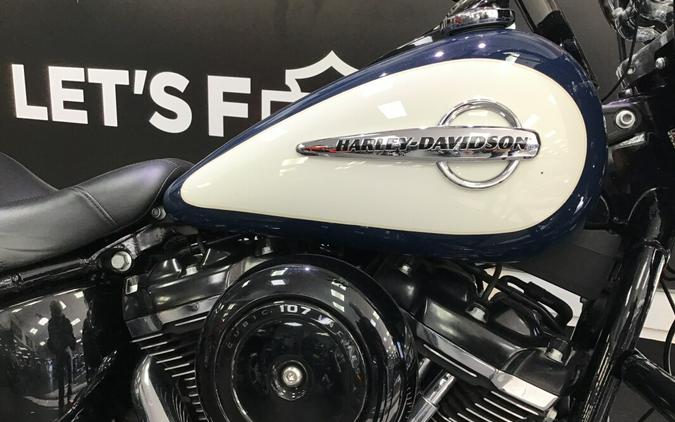 2019 Harley-Davidson® Heritage Classic Billiard Blue/Billiard White