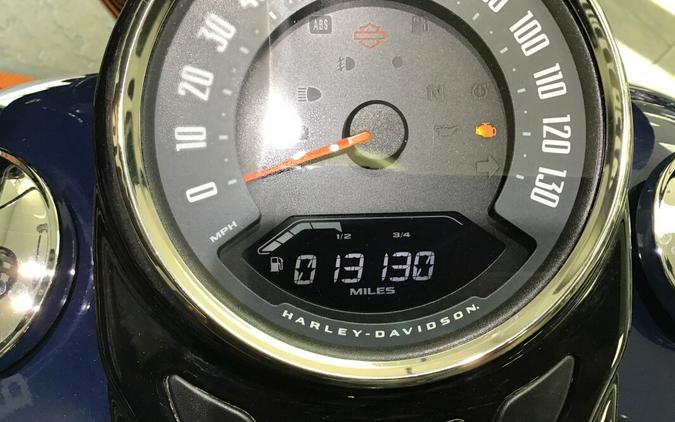 2019 Harley-Davidson® Heritage Classic Billiard Blue/Billiard White