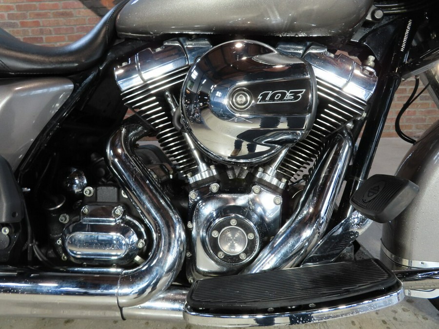 2016 Harley-Davidson® Road King® FLHR