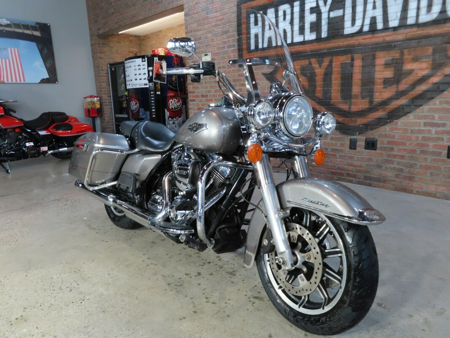 2016 Harley-Davidson® Road King® FLHR