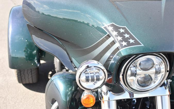 2021 Harley-Davidson Tri Glide Ultra Snake Venom FLHTCUTG