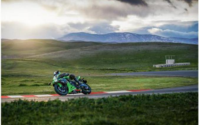 2024 Kawasaki Ninja® ZX™-6R 40th Anniversary Edition ABS