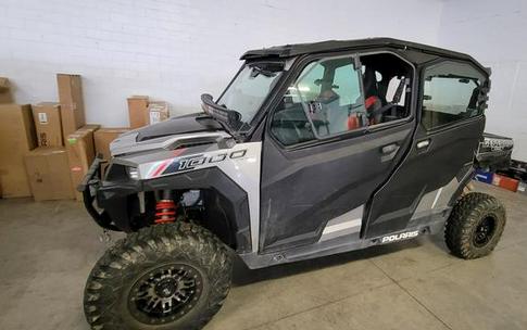 2017 Polaris® GENERAL™ 4 1000 EPS Silver Pearl