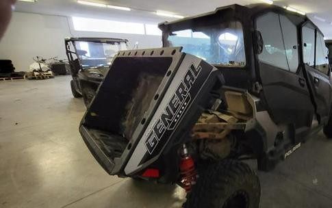 2017 Polaris® GENERAL™ 4 1000 EPS Silver Pearl