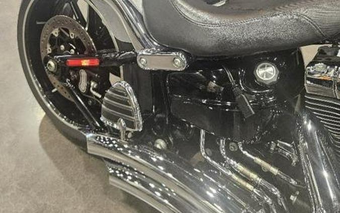 2015 Harley-Davidson® FXSB - Softail® Breakout®