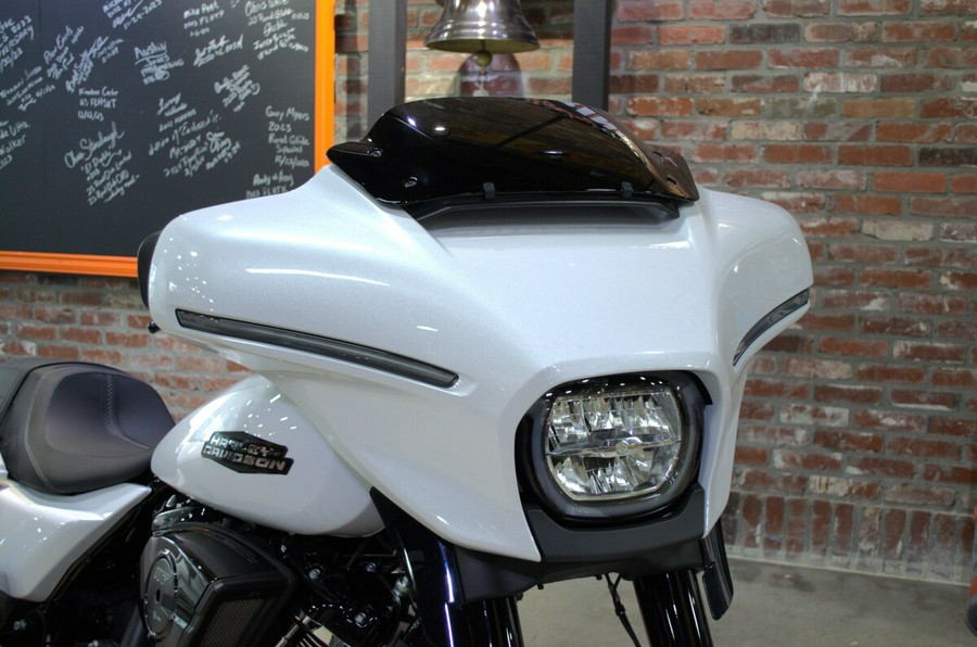 2024 Harley-Davidson Street Glide® White Onyx Pearl