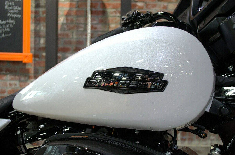 2024 Harley-Davidson Street Glide® White Onyx Pearl