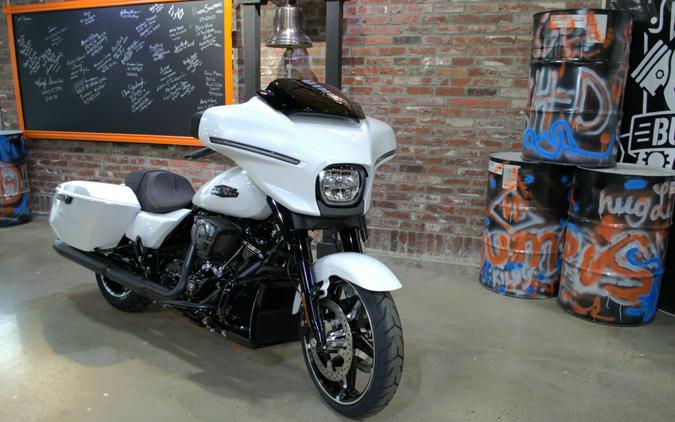 2024 Harley-Davidson Street Glide® White Onyx Pearl