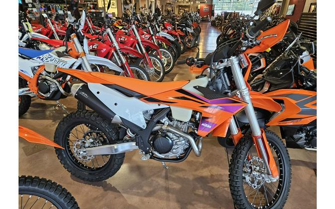 2024 KTM 500 EXC-F Six Days First Look [Fast Facts]