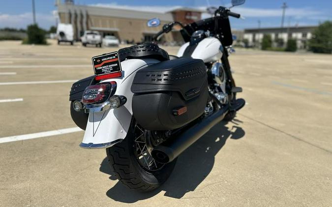 2025 Harley-Davidson® FLHC - Heritage Classic