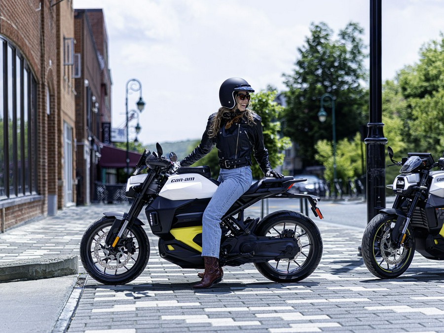 2026 Can-Am Pulse® Base